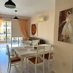 Royal Seacrest F 103 *