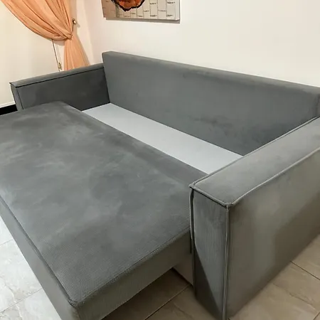 Royal Seacrest F 103 *