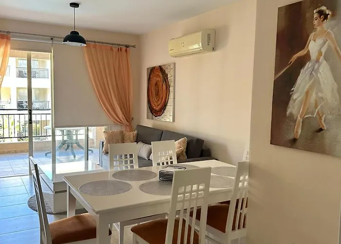 Royal Seacrest F 103 *